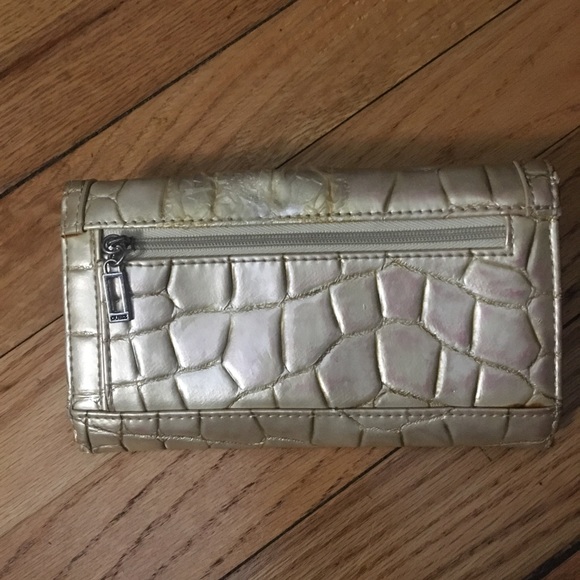 GUESS WALLET!!! - Picture 4 of 5